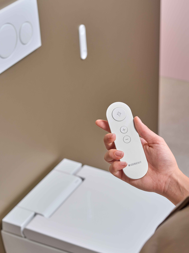 2024_Geberit-Aquaclean_Feature_Alba_Remote_control_01_
