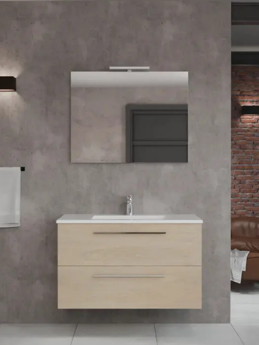 Salle de bains moderne avec meuble vasque suspendu en bois clair, miroir rectangulaire et applique LED horizontale