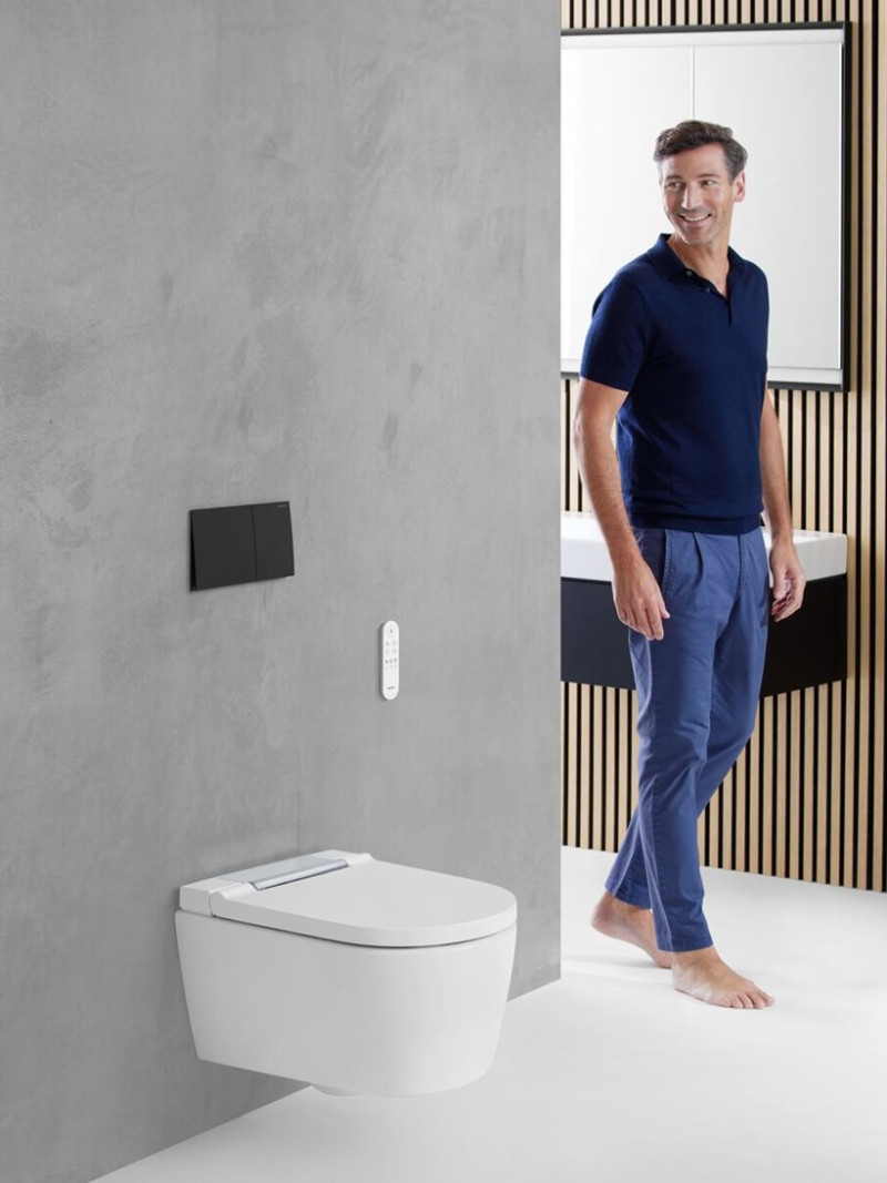 2024_Geberit-AquaClean-Sela_remote-control_Sigma70_ONE_no-carpet_model_1_Big-Size