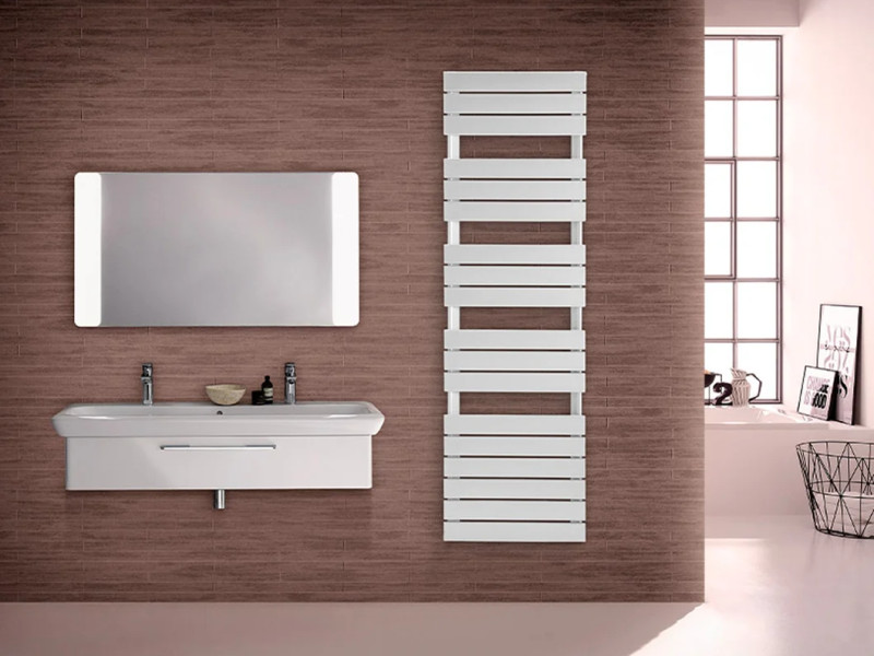 Large towel rail for a family bathroom