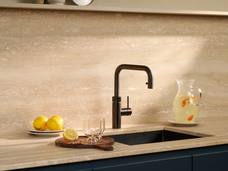 Mitigeur de cuisine carré noir Flex avec bec extensible