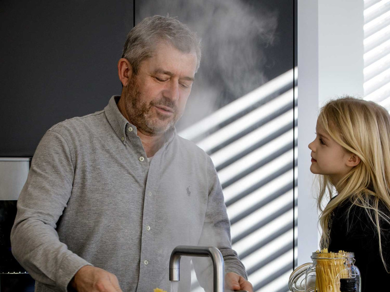 0190-Fusion-Square-Stainless-Steel-man-and-girl-portrait-(1)